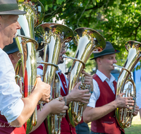 fileadmin/roha/Gautrachtenfest/Bilderglalerie/Gaufest-2023/Gauheimatabend/BR-GAUFEST-TEIS-2023-2-1704-2-D-roha-Tracht-Gaufest-Teisendorf-Standkonzert-Musikkapelle.png