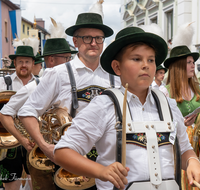 fileadmin/roha/Gautrachtenfest/Bilderglalerie/Gaufest-2023/Festsonntag/BR-GAUFEST-TEIS-2023-3-1149-01-D-roha-Tracht-Gaufest-Teisendorf.png