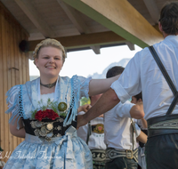 fileadmin/roha/images_galerie/brauchtum/Tracht/Trachtenverein_Anger/BR-TRACH-ANG-20160701-2018-01-D-roha-Brauchtum-Tracht-Anger-Hoeglwoerth-Tanz.png