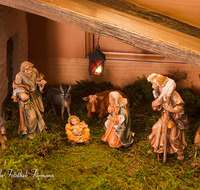 fileadmin/roha/images_galerie/brauchtum/Weihnachten-Krippen/BR-WEIH-KRI-0028-D-roha-Brauchtum-Weihnachten-Krippe-Figuren-Stall-Huette.png