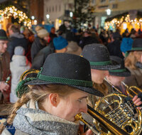 fileadmin/roha/images_galerie/orte_landschaft/Freilassing/FREIL-FUSSG-WEIH-0020-1706-D-roha-Freilassing-Fussgaengerzone-Christkindlmarkt-Weihnachten.jpg
