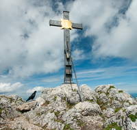 fileadmin/roha/images_galerie/kirche_religion/Bad_Reichenhall/BAD-REI-HOCHST-KR-0005-D-roha-Bad-Reichenhall-Hochstaufen-Gipfelkreuz.png