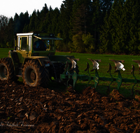 fileadmin/roha/images_galerie/Landwirtschaft/LANDW-MASCH-PFL-0009-1-D-roha-Landwirtschaft-Maschine-Pflug-Acker.png