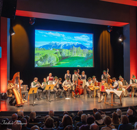 fileadmin/roha/images_galerie/orte_landschaft/Bad_Reichenhall/BAD-KONZ-NEUJ-1-1618-D-roha-Bad-Reichenhall-Konzert.png