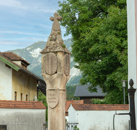 fileadmin/roha/images_galerie/orte_landschaft/Bad_Reichenhall/KKKM-MARZ-0026-6-D-H-roha-Kirche-Marzoll-Bad-Reichenhall-Totenleuchte.png
