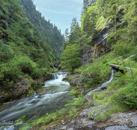 fileadmin/roha/images_galerie/orte_landschaft/Schneizlreuth/SCHNEILZL-WEISSB-0001-20-0836-D-H-roha-Schneizlreuth-Weissbach-Schlucht-Wasser.png