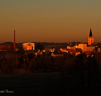 fileadmin/roha/images_galerie/orte_landschaft/Teisendorf/TEI-SUED-OST-WI-0025-D-roha-Teisendorf-Sued-Ost-Winter-Raureif-Sonnenaufgang.png