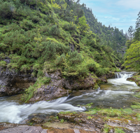fileadmin/roha/images_galerie/orte_landschaft/Schneizlreuth/SCHNEILZL-WEISSB-0001-20-0842-D-H-roha--Schneizlreuth-Weissbach-Schlucht-Wasser.png