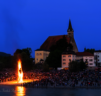 fileadmin/roha/images_galerie/brauchtum/Sonnwendfeuer/BR-SONNW-LAUF-2023-2136-1-D-roha-Brauchtum-Sonnwend-Feuer-Sunnawendhansl-Laufen.png