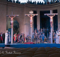 fileadmin/roha/images_galerie/orte_landschaft/Oberammergau/Passion/OBERA-PASS-0329-D-roha-Oberammergau-Passion-Spiele-Jesus-Kreuz-Christus-Karfreitag-Kreuzigung.png