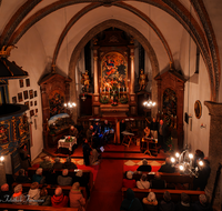 fileadmin/roha/images_galerie/orte_landschaft/Groedig/GROED-LEONH-KIR-AD-1-9005-D-roha--Groedig-St-Leonhard-Adventssingen.png