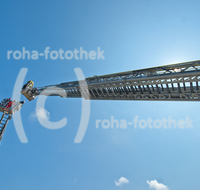 fileadmin/roha/images_galerie/Feuerwehr-Florianijuenger/FFW-TEI-DREHL-0002-D-roha-Feuerwehr-Teisendorf-Drehleiter-blauer-Himmel.jpg