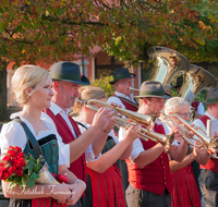 fileadmin/roha/images_galerie/musik/Blasmusik/Teisendorf-Neukirchen-Weildorf/MU-BLA-TEI-0043-01-D-roha-Musik-Blasmusik-Teisendorf-Marktplatz.png