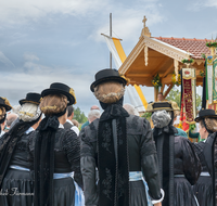 fileadmin/roha/Gautrachtenfest/Bilderglalerie/Gaufest-2023/Festsonntag/BR-GAUFEST-TEIS-2023-3-1006-01-D-M-roha-Tracht-Gaufest-Teisendorf.png