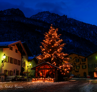 fileadmin/roha/images_galerie/orte_landschaft/Bad_Reichenhall/BAD-REI-FLO-KRIP-0003-02-D-roha-Bad-Reichenhall-Florianiplatz-Krippe-Weihnachten-Winter-Predigtstuhl.png