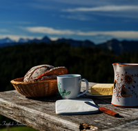 fileadmin/roha/images_galerie/orte_landschaft/Stoisser-Alm/Stoisser-Alm-kulinarisch/TEI-STO-GAS-0100-0399-D-roha-Stoisser-Alm-Butterbrot.png