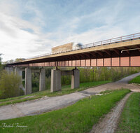 fileadmin/roha/images_galerie/dies_das/LANDA-AUTOB-LOITH-0002-D-roha--Landart-Autobahn-Bruecke-Anger-Loithal.jpg