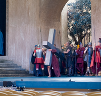 fileadmin/roha/images_galerie/orte_landschaft/Oberammergau/Passion/OBERA-PASS-0271-D-roha-Oberammergau-Passion-Spiele-Jesus-Kreuz-Christus-Karfreitag-Kreuzweg.png