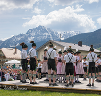 fileadmin/roha/images_galerie/brauchtum/Maibaum/Anger-Hoeglwoerth/BR-MAIB-ANG-2017-1350-02-D-roha-Brauchtum-Maibaum-Anger-Trachten-Kinder-Jugend-Auftanz.png