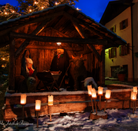 fileadmin/roha/images_galerie/orte_landschaft/Bad_Reichenhall/BAD-REI-FLO-KRIP-0004-D-roha-Bad-Reichenhall-Florianiplatz-Krippe-Weihnachten-Winter-Predigtstuhl.png
