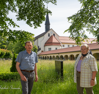 fileadmin/roha/images_galerie/Menschen/MEN-LAUF-FRIEDH-0002-D-roha-Menschen-Laufen-Friedhof-Reportage.png