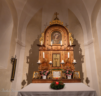 fileadmin/roha/images_galerie/orte_landschaft/Teisendorf/IN-Achthal/TEI-ACHT-MU-BAR-2-9569-D-roha-Achthal-Barbarafeier-Museum.png