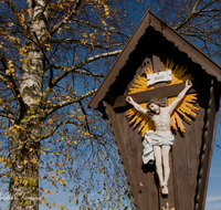 fileadmin/roha/images_galerie/kirche_religion/Weildorf/KKKM-WEIL-PAT-0014-D-roha-Wegkreuz-Teisendorf-Weildorf-Patting-Herbst.png