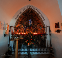 fileadmin/roha/images_galerie/kirche_religion/Teisendorf/KKKM-TEIS-0091-5-D-roha-Kapelle-Lourdes-Grotte-Teisendorf.png