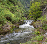 fileadmin/roha/images_galerie/orte_landschaft/Schneizlreuth/SCHNEILZL-WEISSB-0001-20-0821-D-roha-Schneizlreuth-Weissbach-Schlucht-Wasser.png