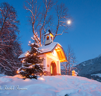 fileadmin/roha/images_galerie/kirche_religion/Berchtesgaden/BGD-KIRCHL-KAP-0025-D-roha-Berchtesgaden-Kirchleitn-Kapelle-Winter-Schnee-Watzmann.png