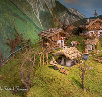fileadmin/roha/images_galerie/brauchtum/Weihnachten-Krippen/Piding/BR-WEIH-KRI-PID-03-D-roha-Brauchtum-Weihnachten-Krippe-Piding-Bauerhaus-Alm-Kapelle-alpenlaendisch.png