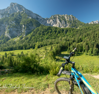 fileadmin/roha/images_galerie/Freizeit-Sport/E-Bike/SPO-E-BIKE-PID-ST-ALM-0002-D-roha-Sport-E-Bike-Piding-Hochstaufen-Steiner-Alm.png