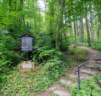 fileadmin/roha/images_galerie/kirche_religion/Ainring-Kreuzweg/KKKM-AINR-KR-03-0001-05-D-roha-Kreuzweg-Ainring-Kirche-Wald-Steg.jpg