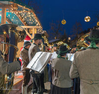 fileadmin/roha/images_galerie/orte_landschaft/Freilassing/FREIL-FUSSG-WEIH-0020-1656-D-rohaFreilassing-Fussgaengerzone-Christkindlmarkt-Weihnachten.jpg