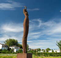 fileadmin/roha/images_galerie/orte_landschaft/Freilassing/FREIL-BADY-KUNST-0047-D-roha-Freilassing-Kunst-Skulptur.jpg