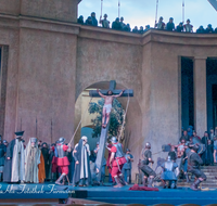 fileadmin/roha/images_galerie/orte_landschaft/Oberammergau/Passion/OBERA-PASS-0327-D-roha-Oberammergau-Passion-Spiele-Jesus-Kreuz-Christus-Karfreitag-Kreuzigung.png