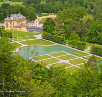 fileadmin/roha/images_galerie/orte_landschaft/Salzburg/Hellbrunn-Steintheater/SA-HELLBR-0001-03-D-roha-Salzburg-Schloss-Hellbrunn-Wasserspiele-Park.png