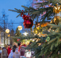 fileadmin/roha/images_galerie/orte_landschaft/Freilassing/FREIL-FUSSG-WEIH-0020-1646-D-roha-Freilassing-Fussgaengerzone-Christkindlmarkt-Weihnachten.jpg
