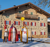 fileadmin/roha/images_galerie/brauchtum/Weihnachten-Sternsinger/BR-WEIH-HEILDREIKOEN-2026-1-2066-D-roha--Brauchtum-Weihnachten-Heilig-Drei-Koenige-Sternsinger-Teisendorf.png