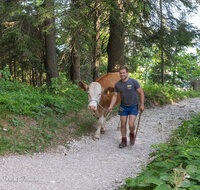 fileadmin/roha/images_galerie/orte_landschaft/Stoisser-Alm/BR-ALMAUF-STOISS-1-7940-D-roha-Almauftrieb-Stoisseralm-Teisendorf-Anger.jpg