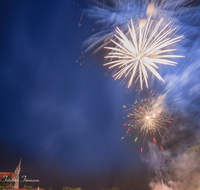 fileadmin/roha/images_galerie/brauchtum/Sonnwendfeuer/BR-SONNW-LAUF-2023-2250-2-D-roha-Brauchtum-Sonnwend-Feuerwerk-Sunnawendhansl-Laufen.png