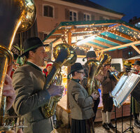 fileadmin/roha/images_galerie/orte_landschaft/Freilassing/FREIL-FUSSG-WEIH-0020-1657-D-roha-Freilassing-Fussgaengerzone-Christkindlmarkt-Weihnachten.jpg