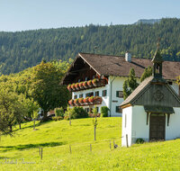 fileadmin/roha/images_galerie/kirche_religion/Anger/AN-STOISSB-0001-01-D-roha-Anger-Stoissberg-Bauernhaus-Kapelle.jpg