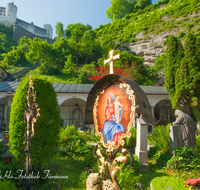 fileadmin/roha/images_galerie/orte_landschaft/Salzburg/St-Peter-Katakomben/SA-STPETER-FRIED-0012-D-roha-Salzburg-Friedhof-St-Peter-Grab-Katakomben-Festung.png