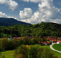 fileadmin/roha/images_galerie/orte_landschaft/Teisendorf/Oberteisendorf/TEI-OB-PAN-0003-0-4-D-roha-Ober-Teisendorf-Panorama-Dorf.png