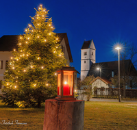 fileadmin/roha/images_galerie/orte_landschaft/Saaldorf/SAAL-SURH-DORFPL-1-0562-D-roha-Saaldorf-Surheim-Dorfplatz-Weihnachten.png