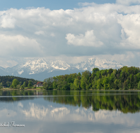 fileadmin/roha/images_galerie/orte_landschaft/Abtsdorf-Abtsdorfer-See/ABTS-SEE-0003-12-D-roha-Abtsdorfer-See-Hochstaufen-Zwiesel-Wolken.png