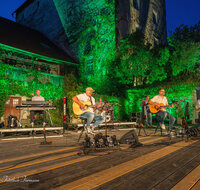 fileadmin/roha/images_galerie/orte_landschaft/Laufen/Theater-Salzachhalle-Salzachfestspiele/LAUF-TRIEB-AUFAWORT-2026-3436-D-roha-Laufen-Triebenbach-Salzachfestspiele-AufAWort.jpg
