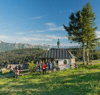 fileadmin/roha/images_galerie/orte_landschaft/Stoisser-Alm/TEI-STO-MAIAND-1-7317-D-roha-Teisendorf-Anger-Stoisseralm-Alm-Maiandacht.jpg